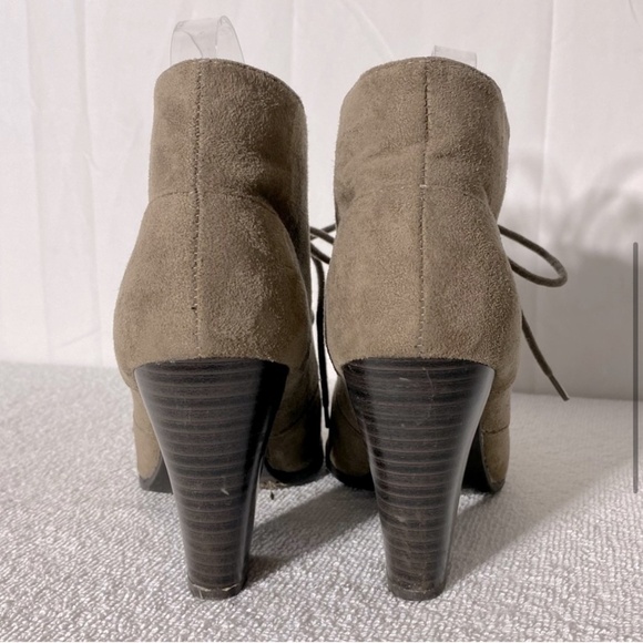 Soft Moc Taupe Faux Suede Lace Up Chunky Heel Ankle Boots Booties 8.5 - Picture 5 of 13